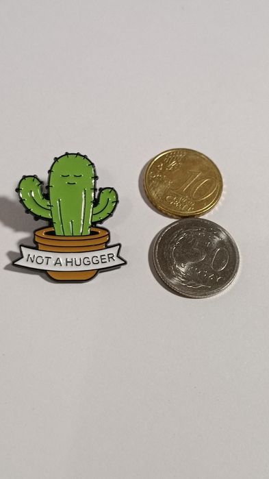 Przypinka do torby plecaka z kaktusem Not a hugger