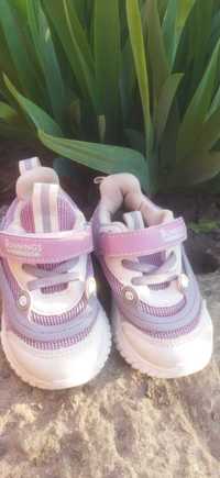 дитячі кросівки для дівчинки