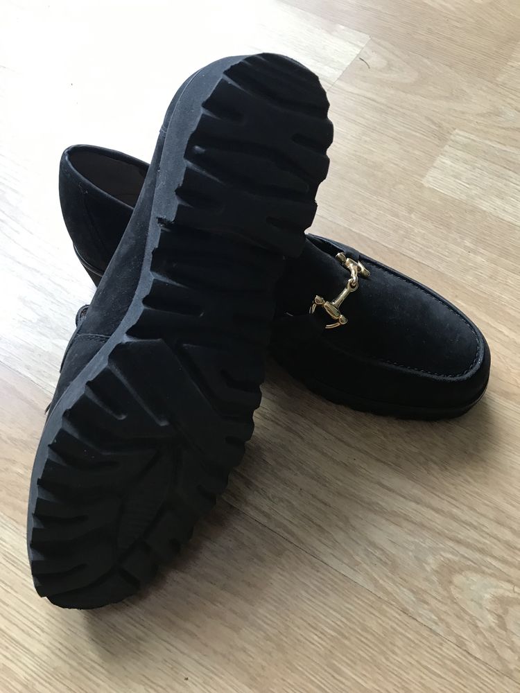 Buty zamszowe na platformie
