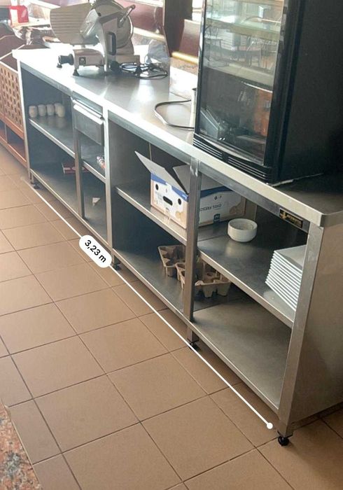 Equipamentos e mobiliário de cafetaria