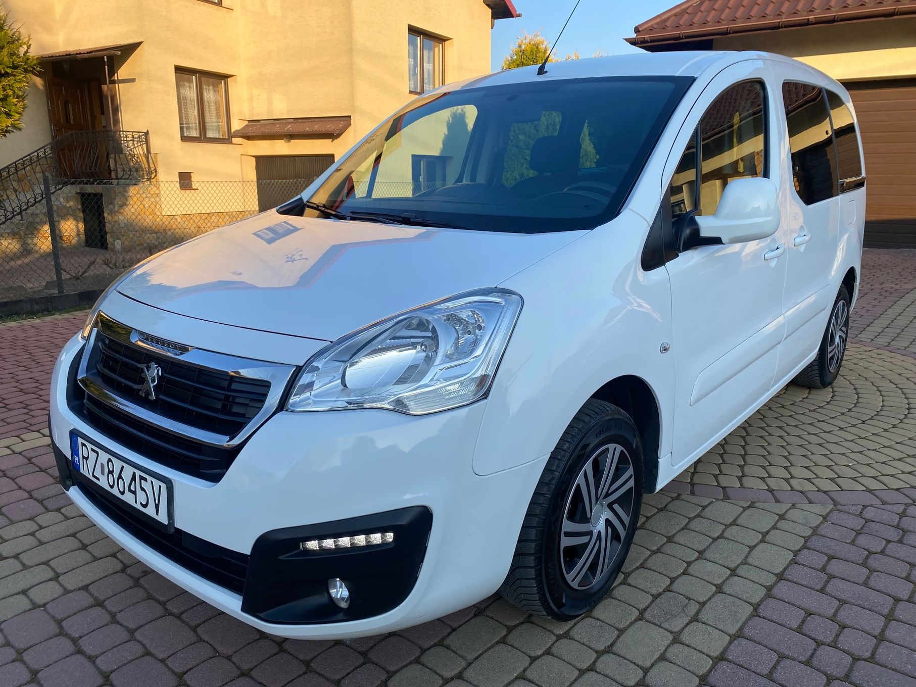 Peugeot Partner 1.6 HDI, zakupiony w salonie w Rzeszowie,