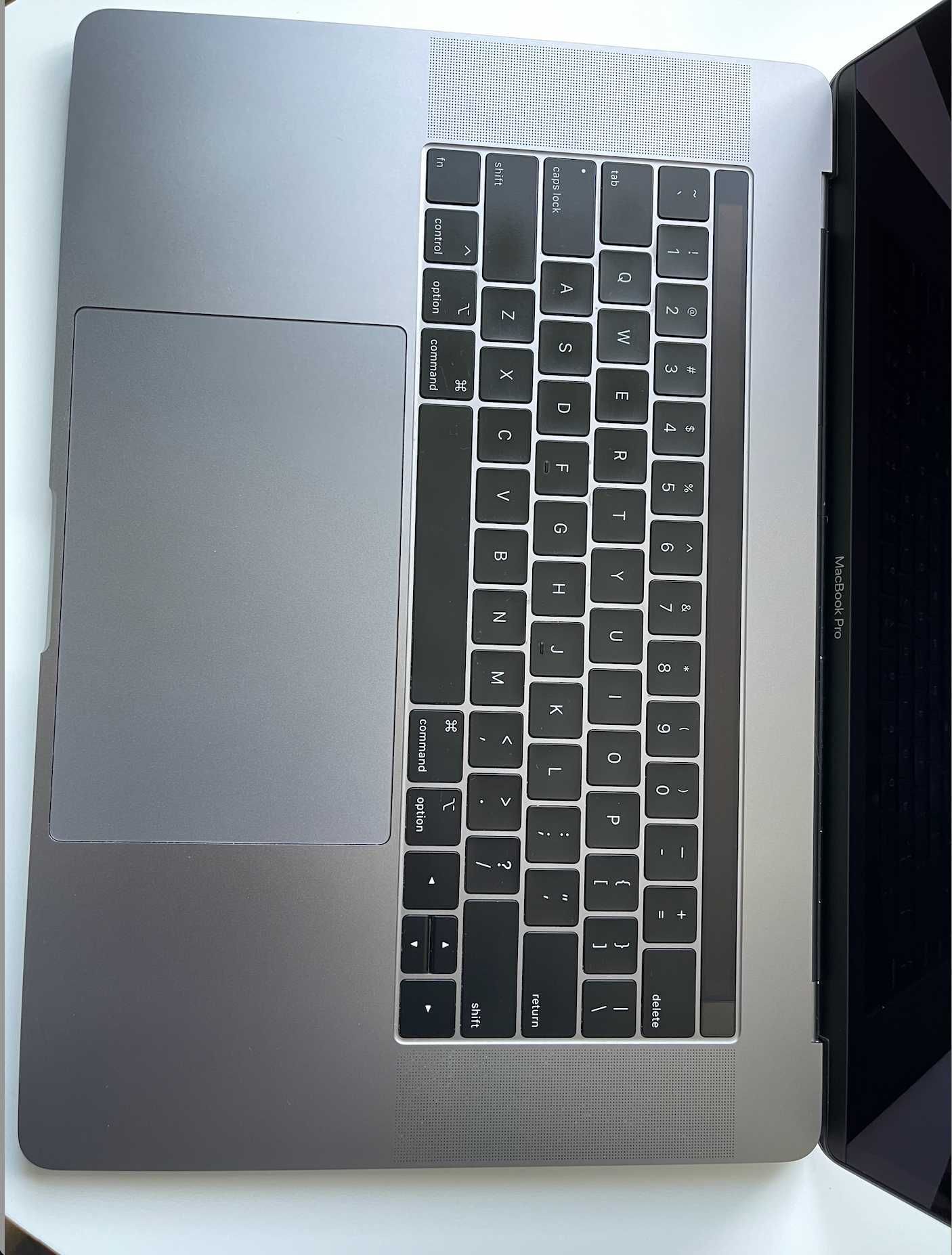 Apple MacBook Pro 15.4 Space Gray 2019 i7/16GB/256GB/4GB GPU