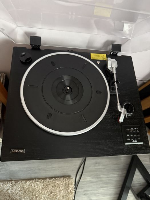 Проигрыватель виниловых поастинок Lenco LS-55
