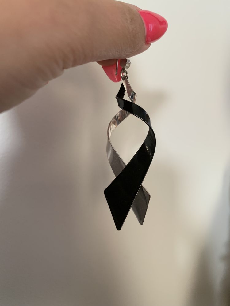 Kolczyki wiszące w kolorze srebrno czarnym Bijou Brigitte