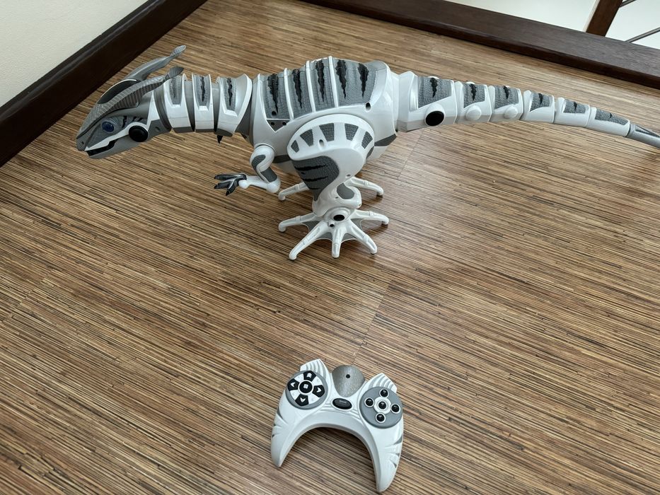 Dinozaur zdalnie sterowany