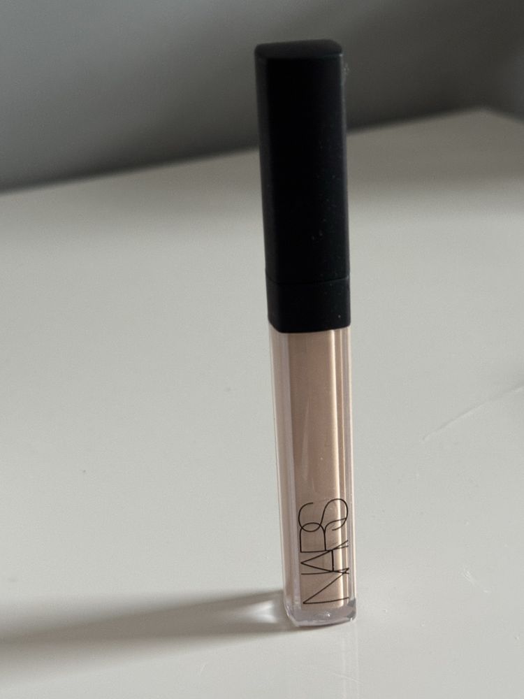 Korektor nars radiant
