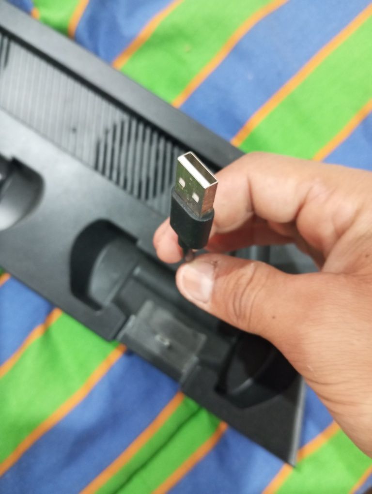 Carregador de comandos PS4