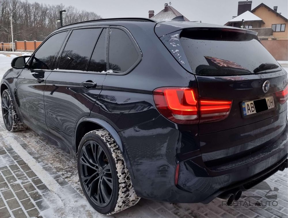Задний бампер на BMW X5 F15 2013-2018 год ( в стиле X5M F85 )
