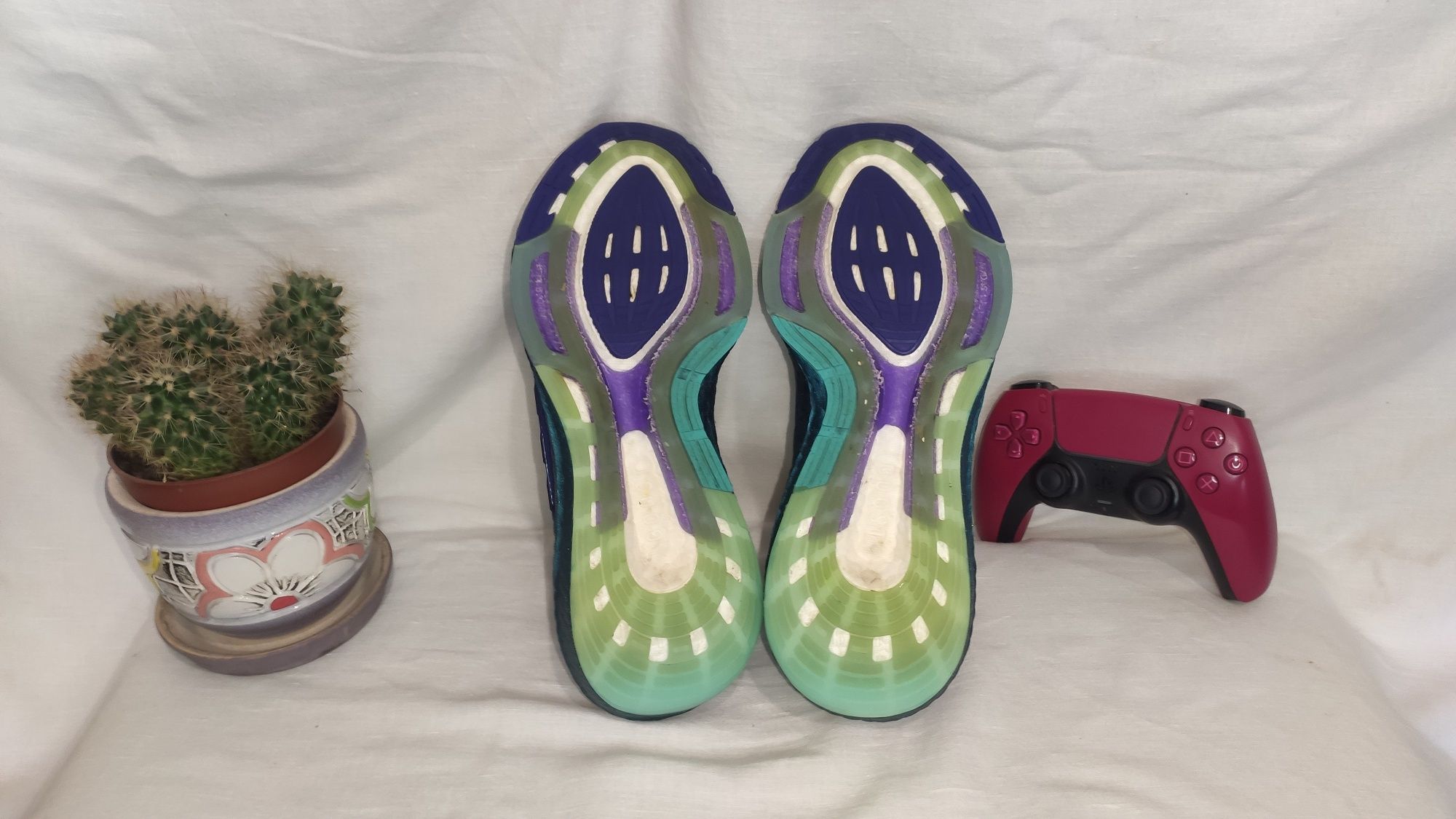 Жіночі бігові кросівки Adidas Ultraboost 22.Розмір 39