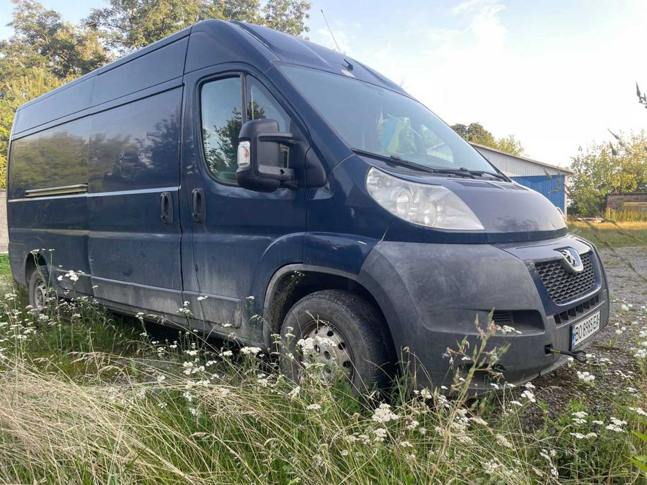 Продам бус під ремонт двигуна