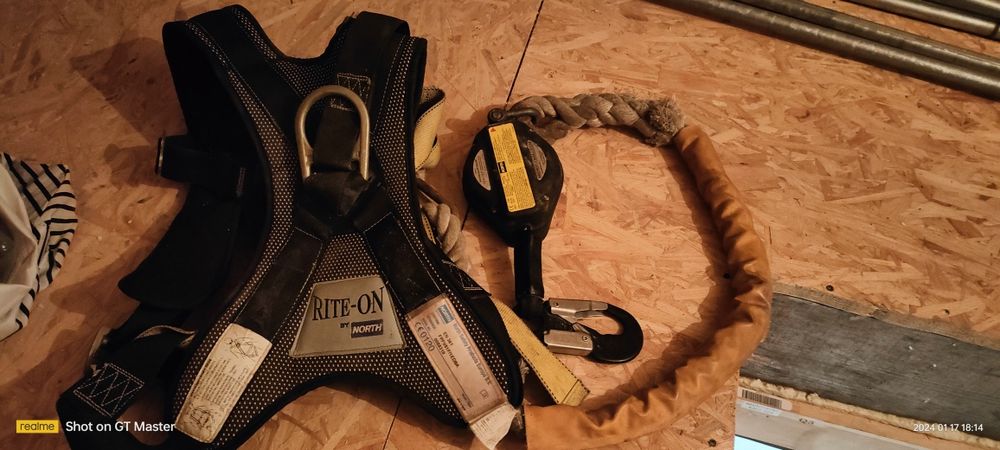 Zabezpieczenie, dachy, rusztowania ,budowa