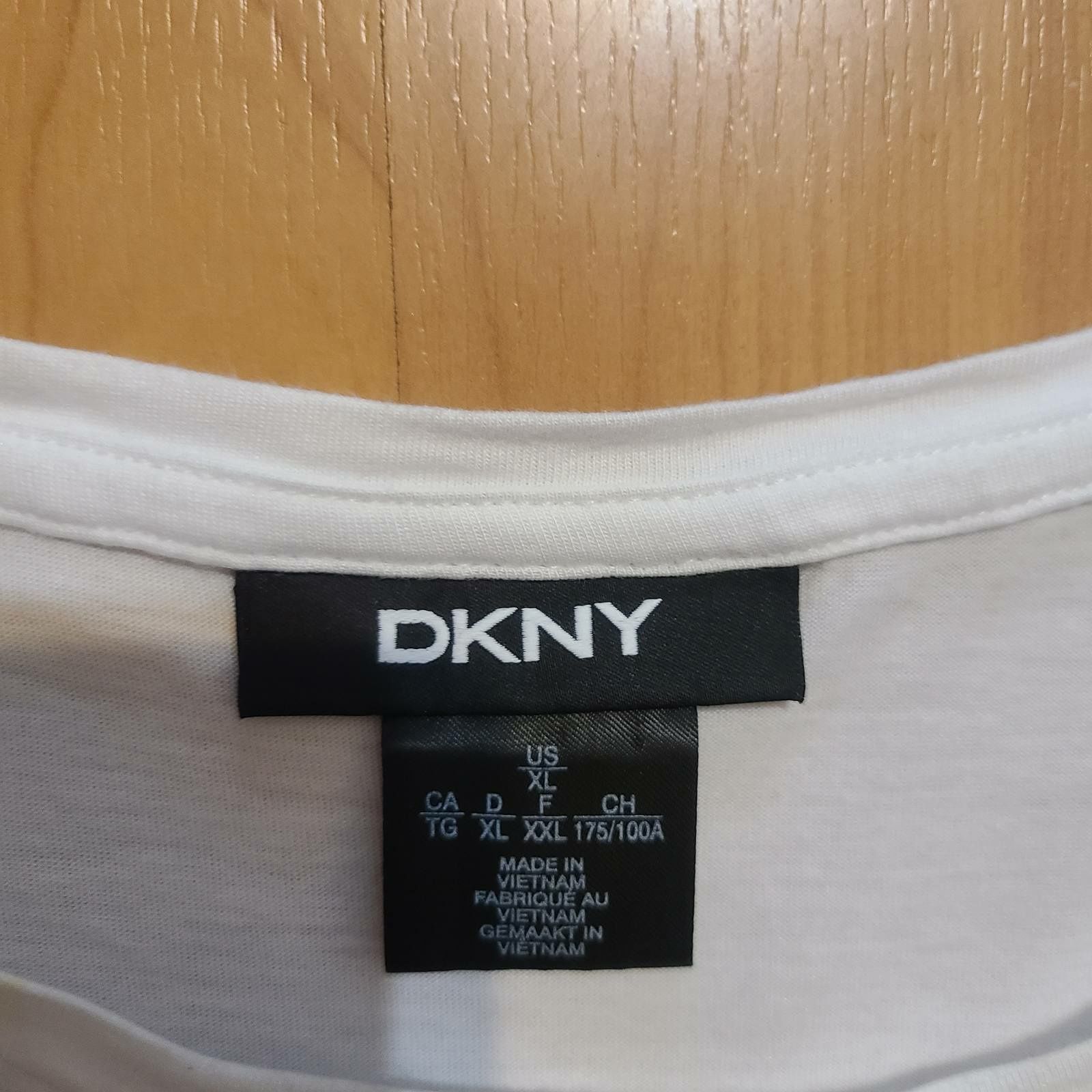 Футболка DKNY.   .