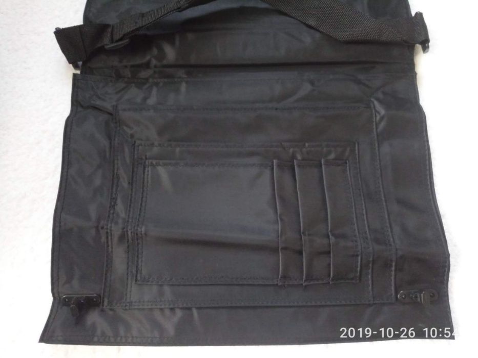Продам новую сумку/ портфель черного цвета c ремнем