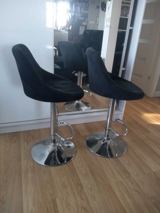 Krzesła barowe regulowane obrotowe typu  hoker