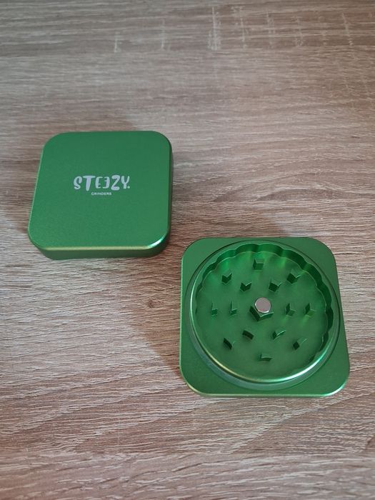 Green Zielony młynek Steezy Pocket Grinder