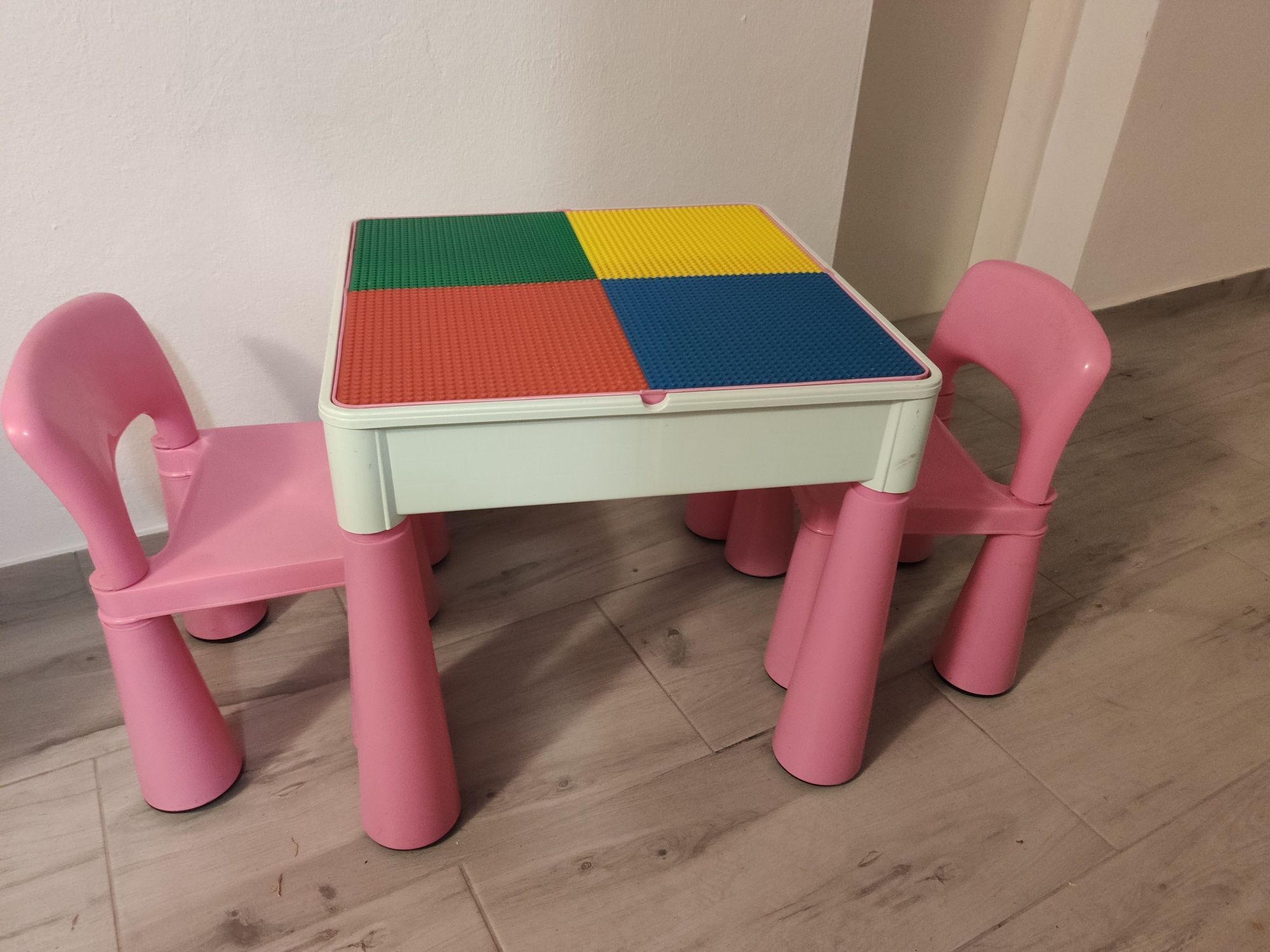 Stolik z blatem na klocki LEGO z 2 krzesełkami Tega Baby różowy