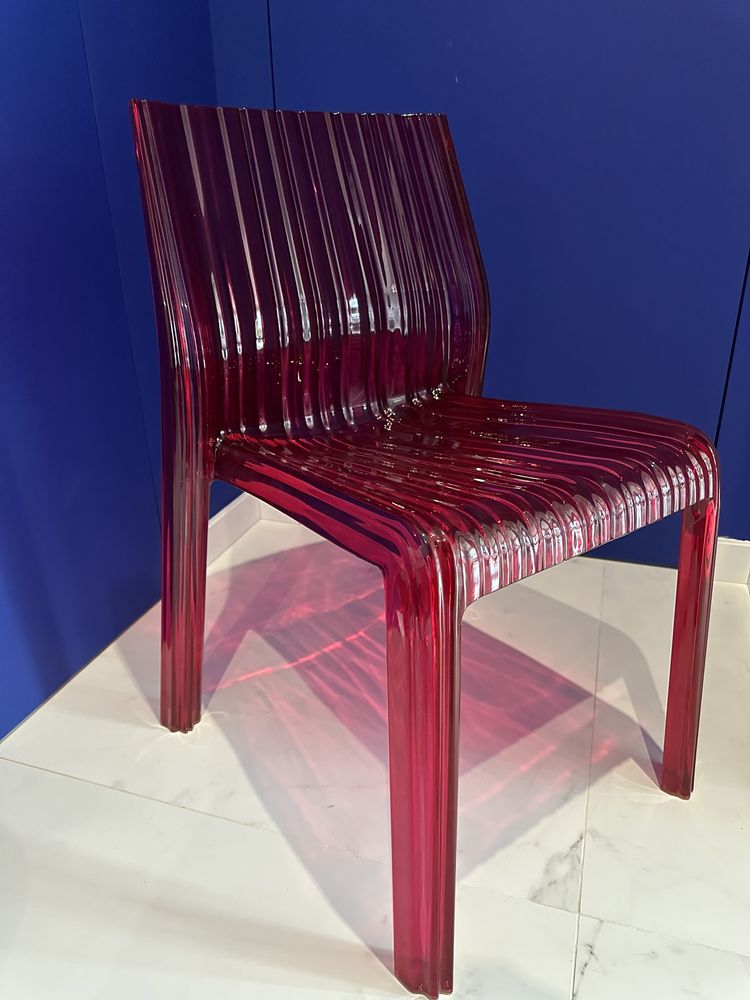 Plastikowe krzesło Kartell Frilly włoski design różowe malinowe