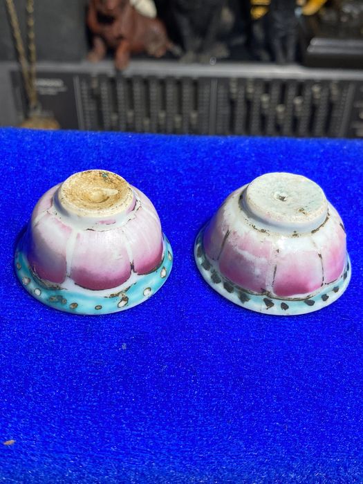 Tijelas porcelana Chinesa Séc XVIII Companhia das índias 4,4 cm diâm.