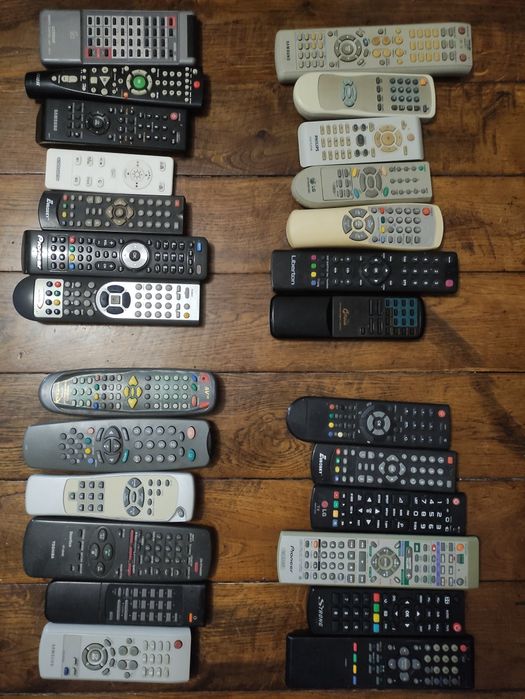 Пульт Luxman RA-5.Аудио и видео пульты  разные