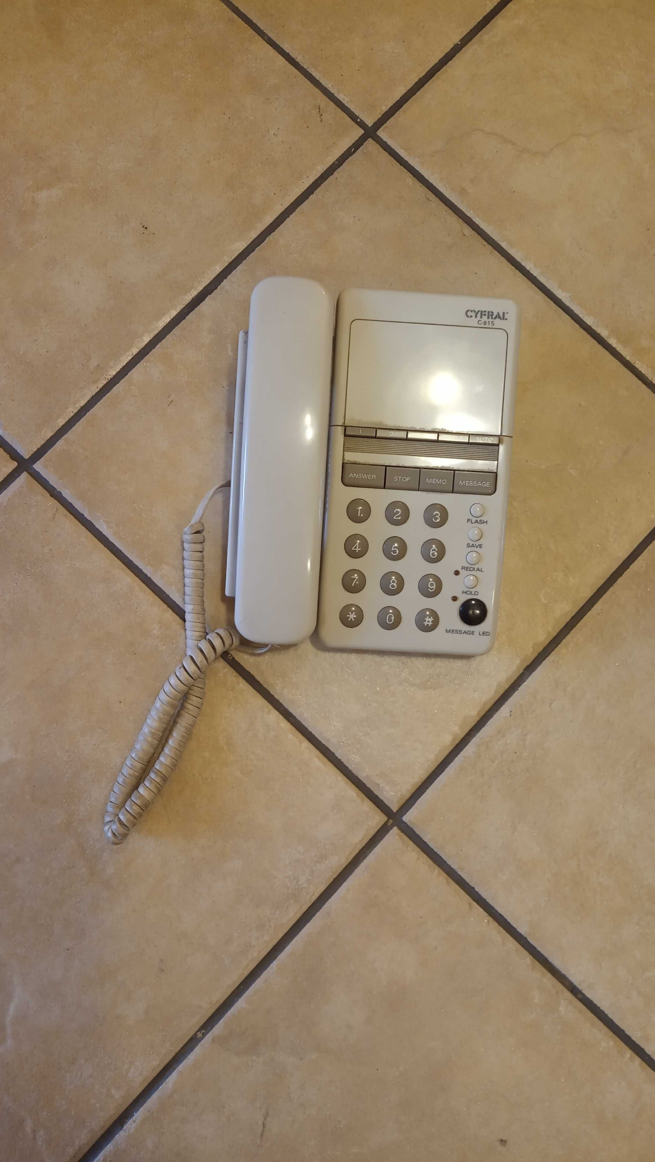 telefon z sekretarką cyfral 815