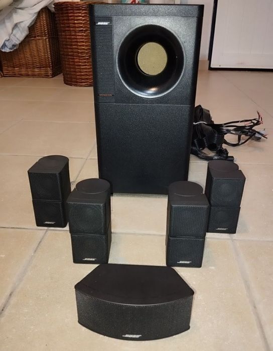 Sistema BOSE Acoustimass 10 com satélites Jewel