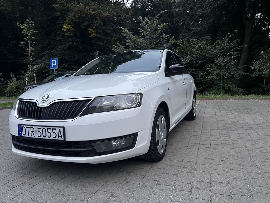 Skoda Rapid 1.6 tdi *xenon *panorama *navi *vrs