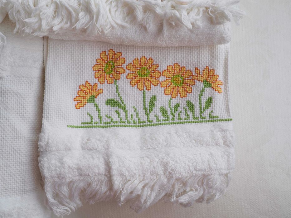 Conjunto de toalhas de algodão 100% bordadas à mão laranja