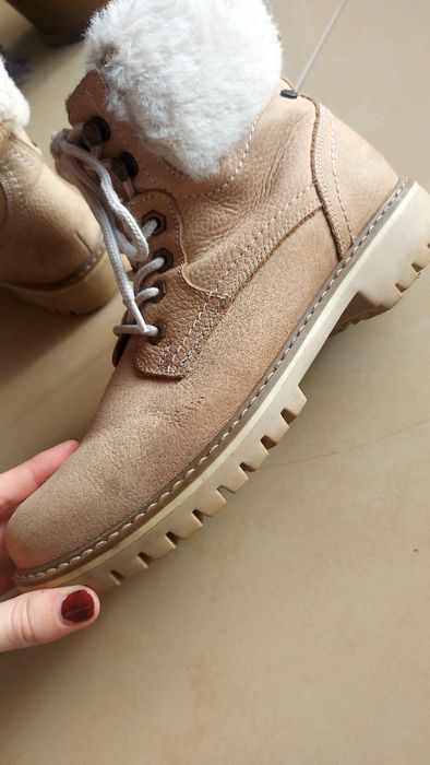 Beżowe śniegowce z białym sztucznym futerkiem Lasocki Young rozm. 37