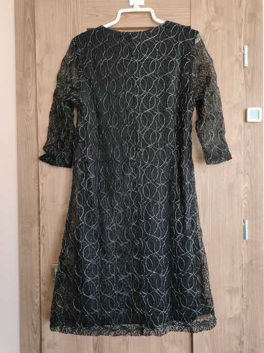 Sukienka Adonta o długości mini i lekko trapezowym kroju