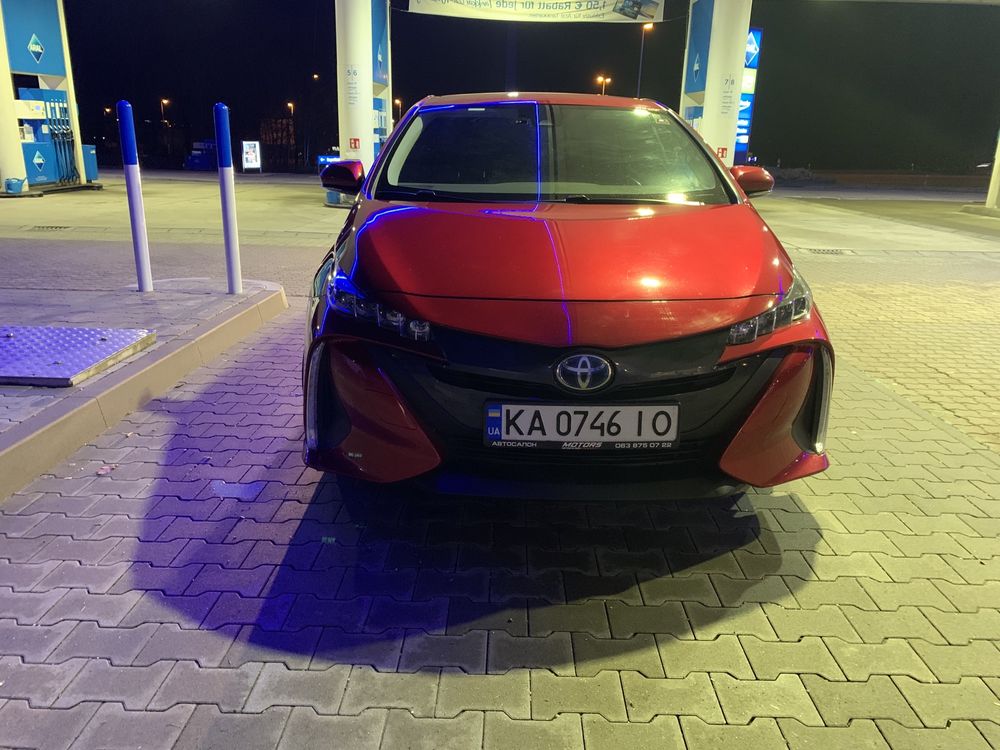 Продам Tayota Prius Plugin