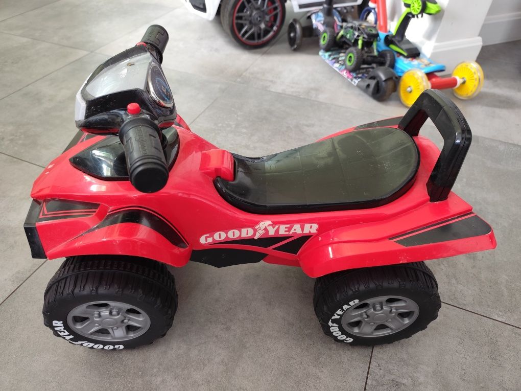 Jeździk Quad Goodyear