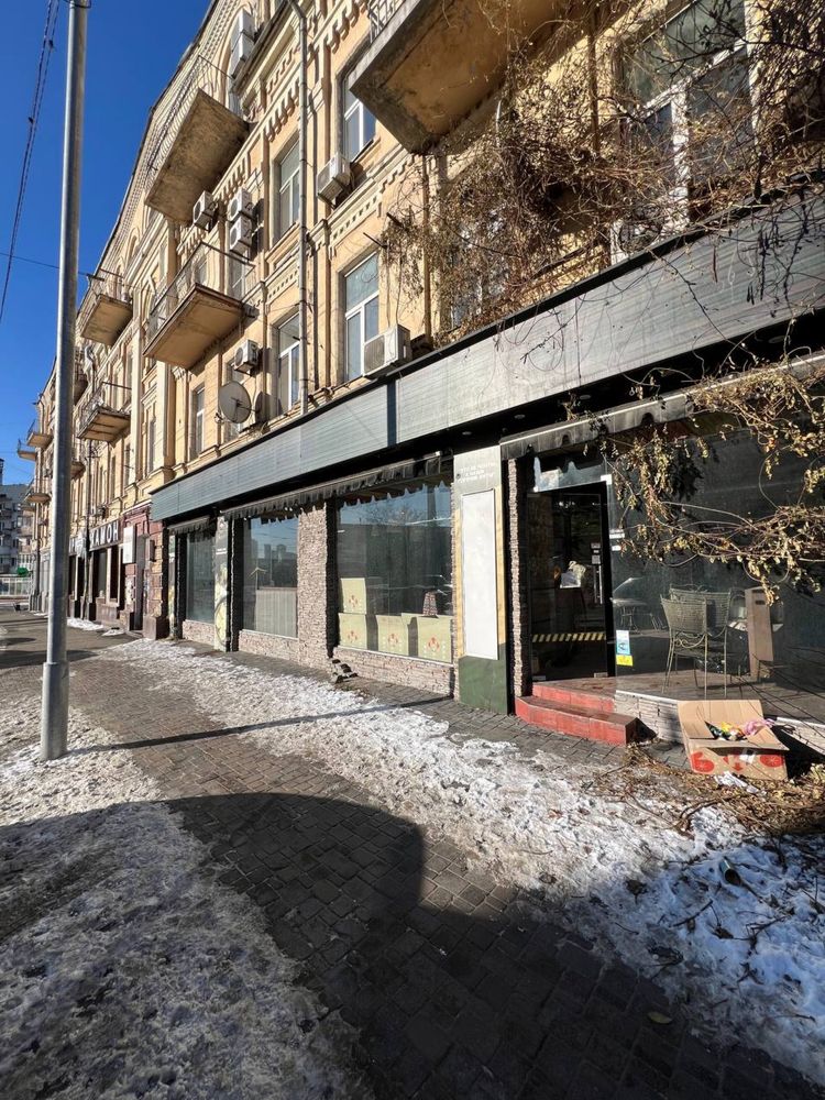Продам ресторан(321) Золотоустівська Дмитрівська. Вікна фасадні великі
