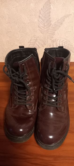 Продам стильные женские ботинки