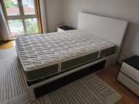 Cama de casal em bom estado