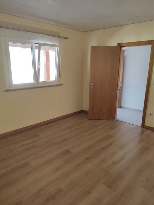 Alugo T2 sem mobília