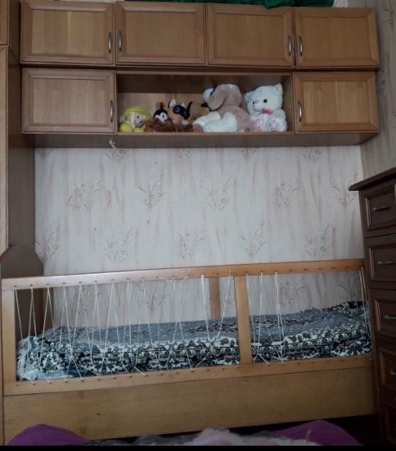 Кровать з антрисолями