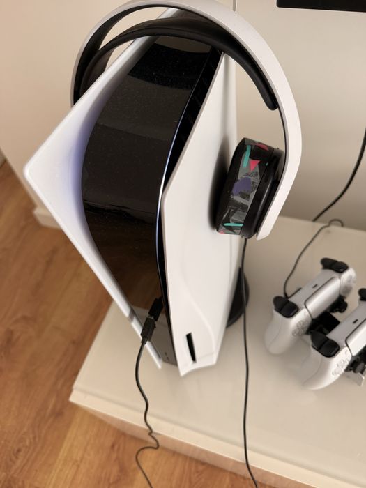 PS5 Standard (c/Leitor CDs) 1 Comando