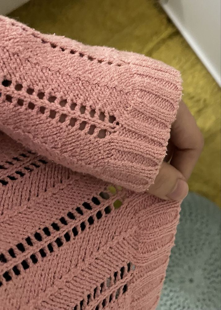 Camisola malha com “buracos”