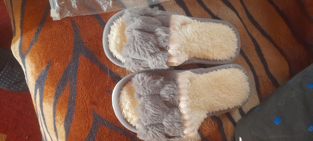 Продам нові капці для жінок