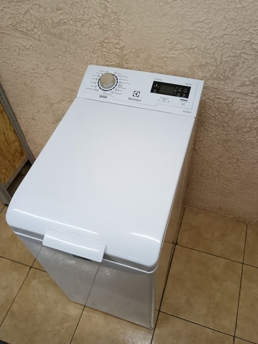 Пральна/стиральная машина Electrolux EWT1066ESW вертикального завантаж