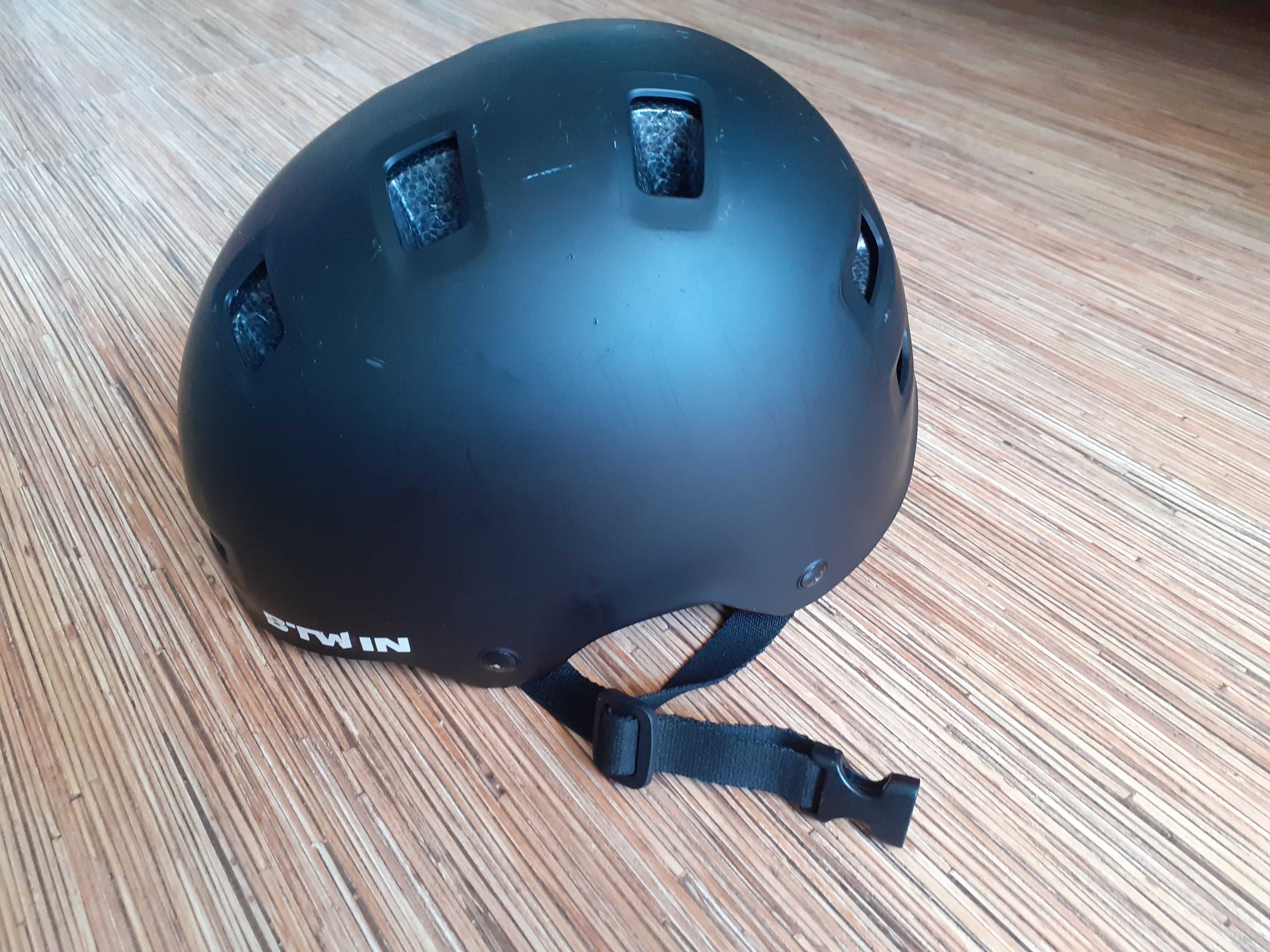 Kask rowerowy na rolki hulajnoge  dla dzieci Btwin decathlon jak nowy