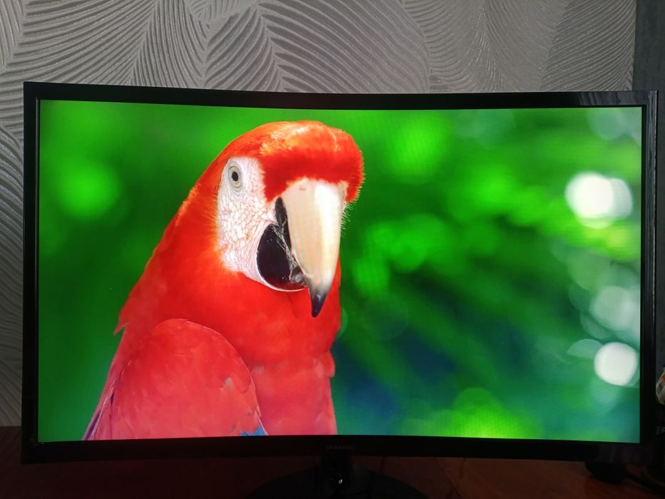 Продам вигнутий (изогнутый) монітор SAMSUNG 24" 75 Гц IPS FullHD
