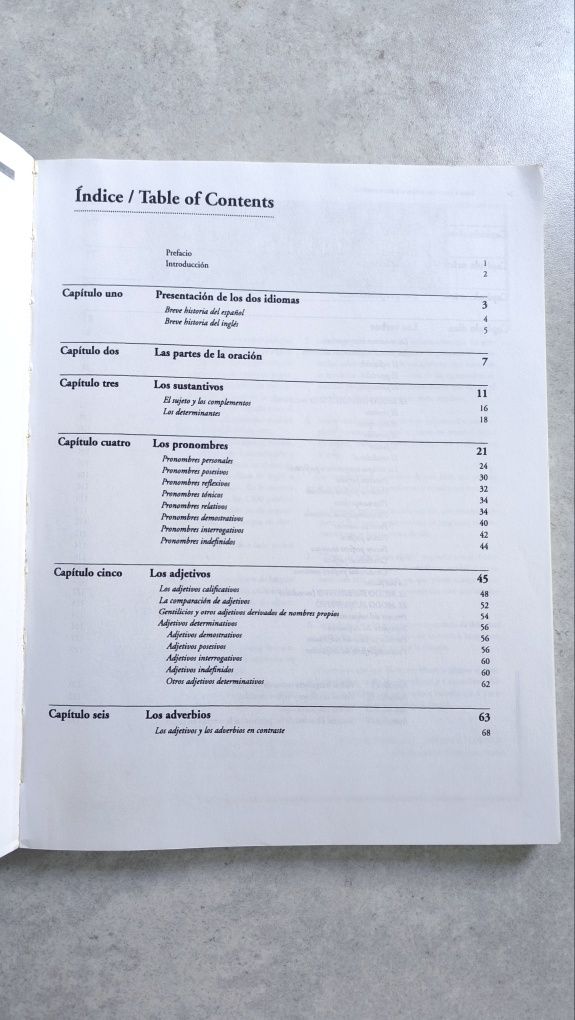 Lado a lado Gramática inglesa y española (NTC Forein langllluage)