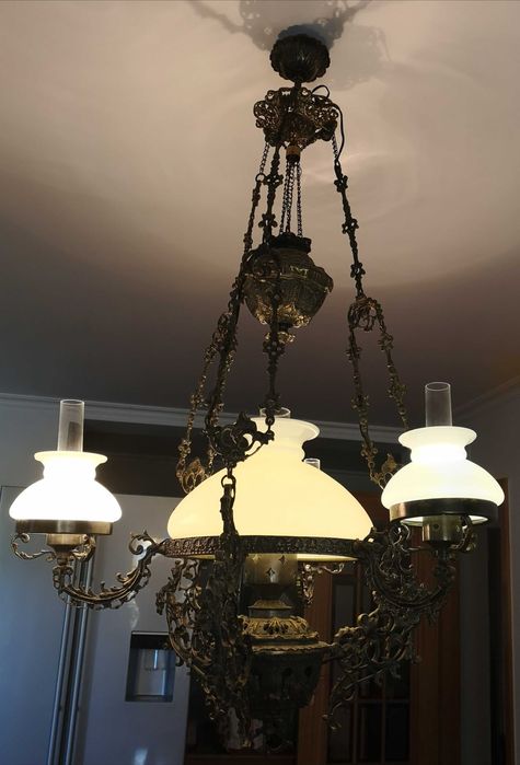 Candeeiro de bronze  trabalhado (teto)
