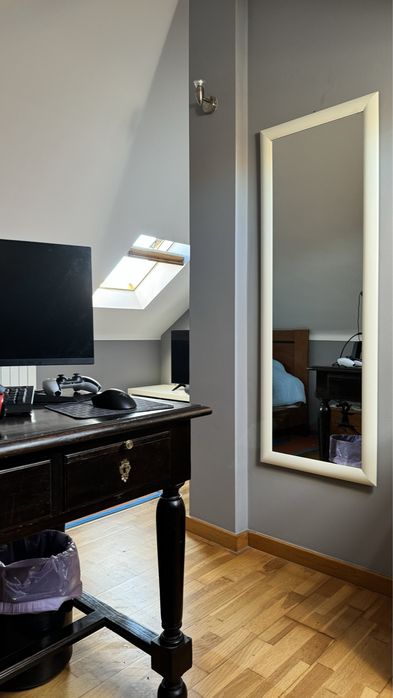 Moradia isolada T7 no Lourel-Sintra, no piso -1, tem um apartamento T2