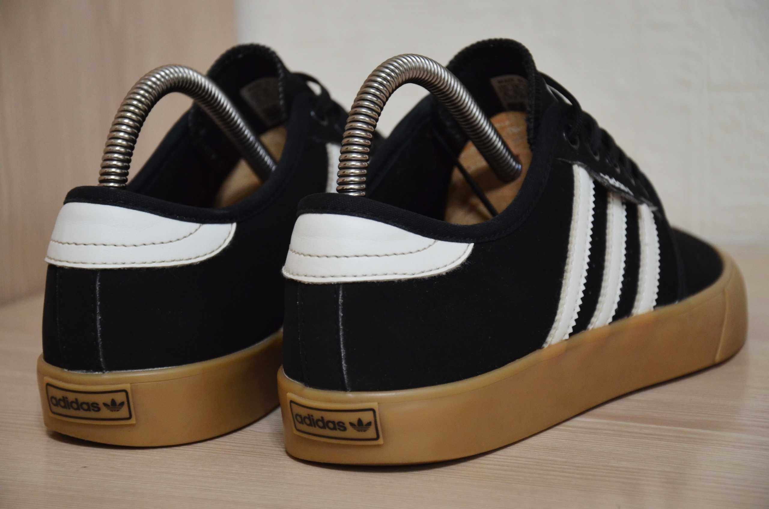 Adidas .  Кеди текстильні