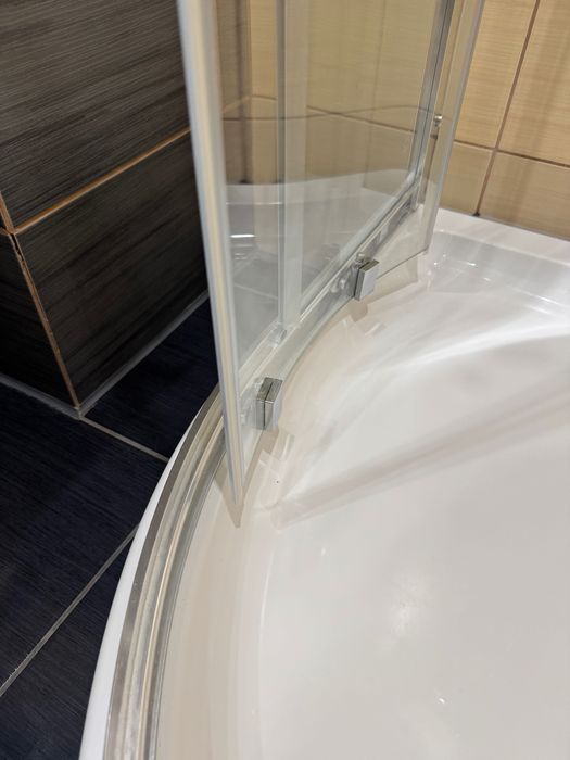 Kabina prysznicowa z brodzikiem 90x90, mało używana, zadbana. 400 zł