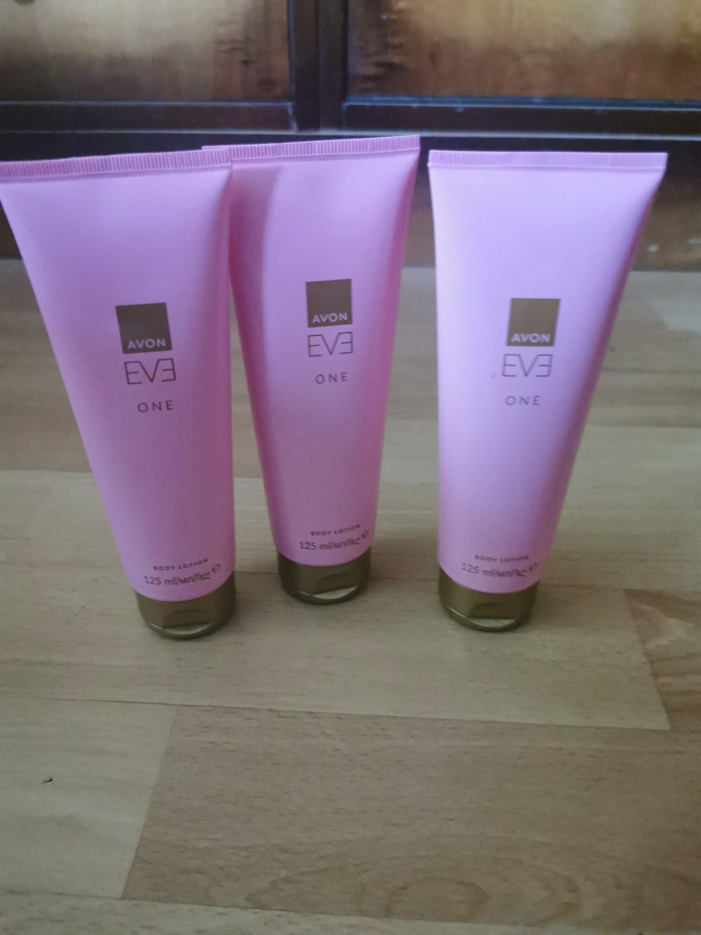 Damski balsam perfumowany do ciała Avon Eve One 125 ml