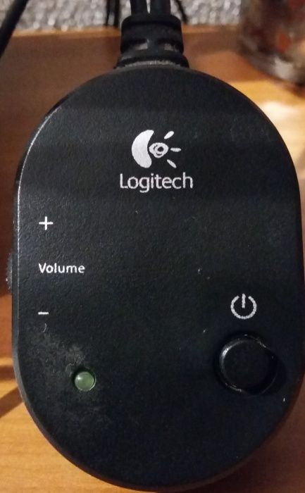 Colunas de som Logitech X-210