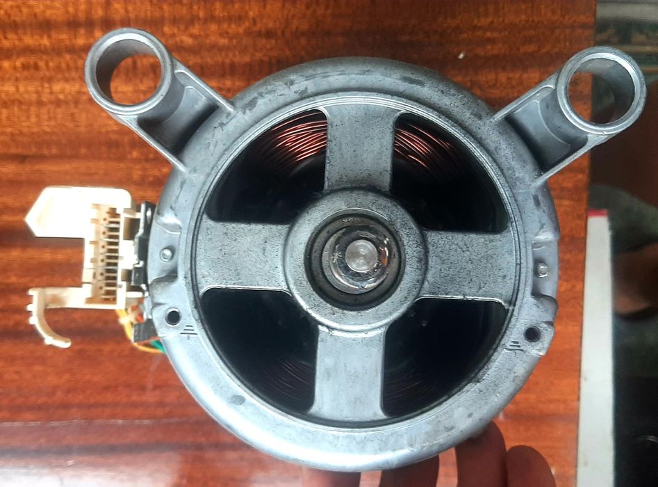 Продам двигун от пральної машини  Zanussi LINDO 300